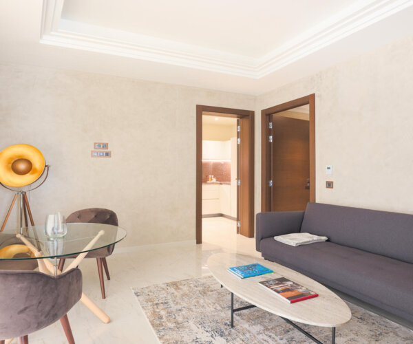 GRANDE MONOLOCALE IN AFFITTO COMPLETAMENTE ARREDATO - LE 45G | 1/9