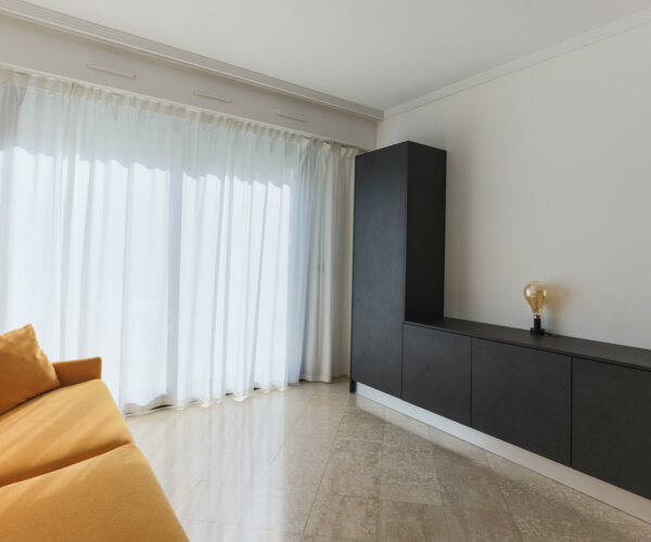 MONOLOCALE ARREDATO CON CANTINA E PARCHEGGIO INCLUSI | 1/8