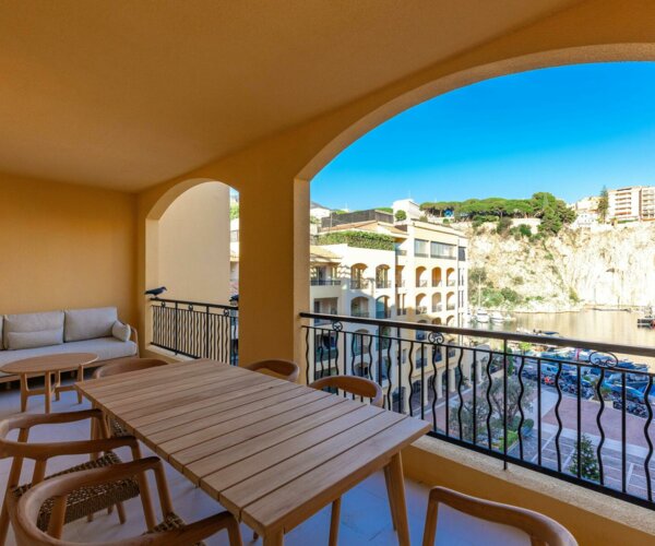 MAGNIFICENT 3 BEDROOM APARTMENT FURNISHED AND RENOVATED - FONTVIEILLE | 1/16