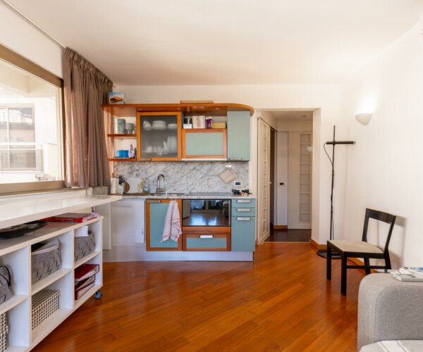 LUMINOSO BILOCALE CON PARCHEGGIO - CHÂTEAU AMIRAL | 1/8