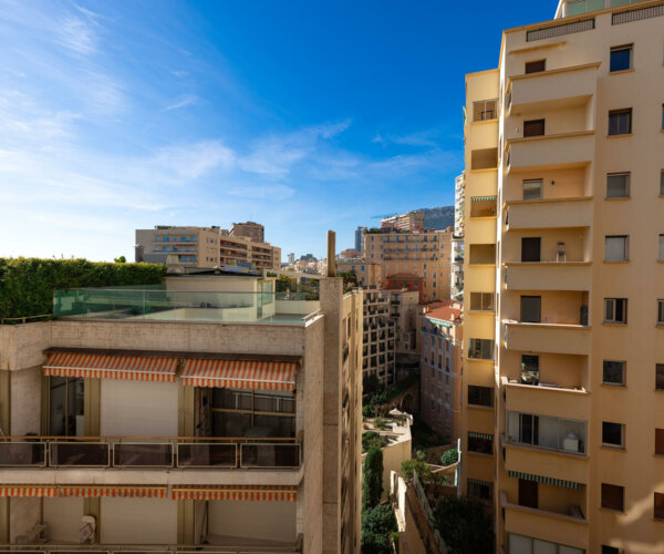 LUMINOSO BILOCALE CON PARCHEGGIO - CHÂTEAU AMIRAL | 1/8