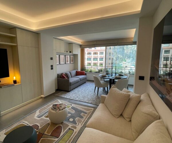 TWO-ROOM APARTMENT COMPLETELY RENOVATED - FONTVIEILLE | 1/12