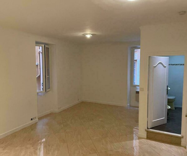 SPACIEUX 2/3 PIECES SUR LE ROCHER | 1/8