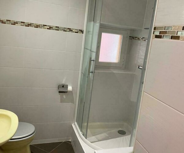 SPACIEUX 2/3 PIECES SUR LE ROCHER | 1/8