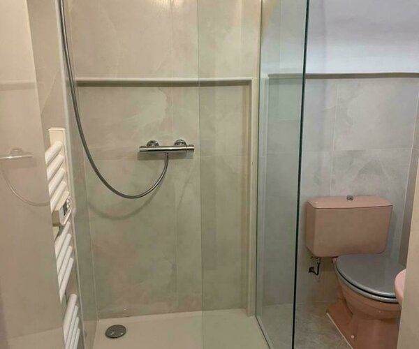 SPACIEUX 2/3 PIECES SUR LE ROCHER | 1/8