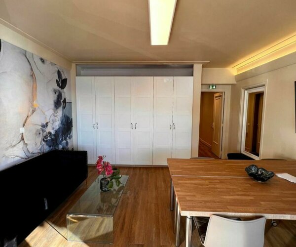 LUXURIOUSLY RENOVATED OFFICE WITH SEA VIEW | 1/8