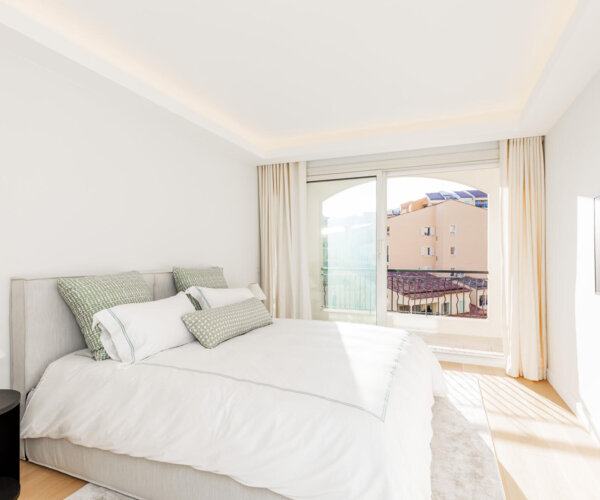 MAGNIFICENT 3 BEDROOM APARTMENT FURNISHED AND RENOVATED - FONTVIEILLE | 1/16