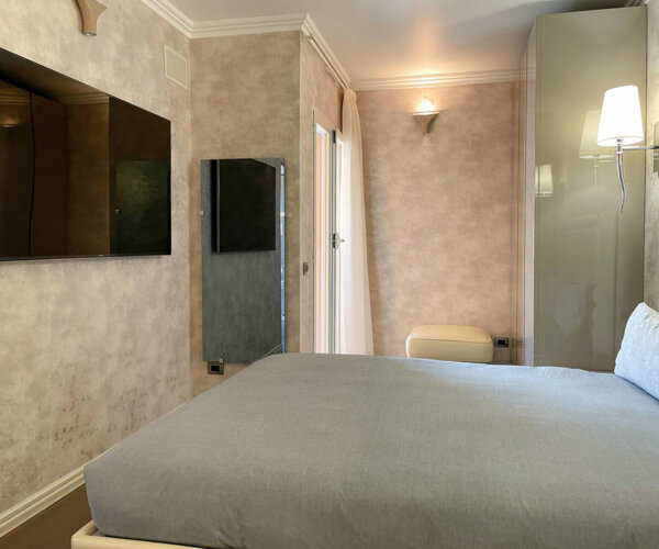 FONTVIEILLE - FURNISHED TWO-ROOM APARTMENT WITH SEA VIEW AND PARKING SPACE | 1/11