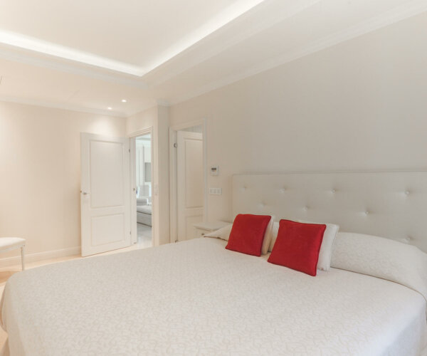 SUMPTUOUS APARTMENT COMPLETELY RENOVATED | 1/10